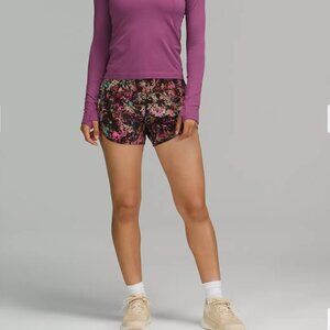 LULULEMON Tracker Low-Rise Lined Short 4"